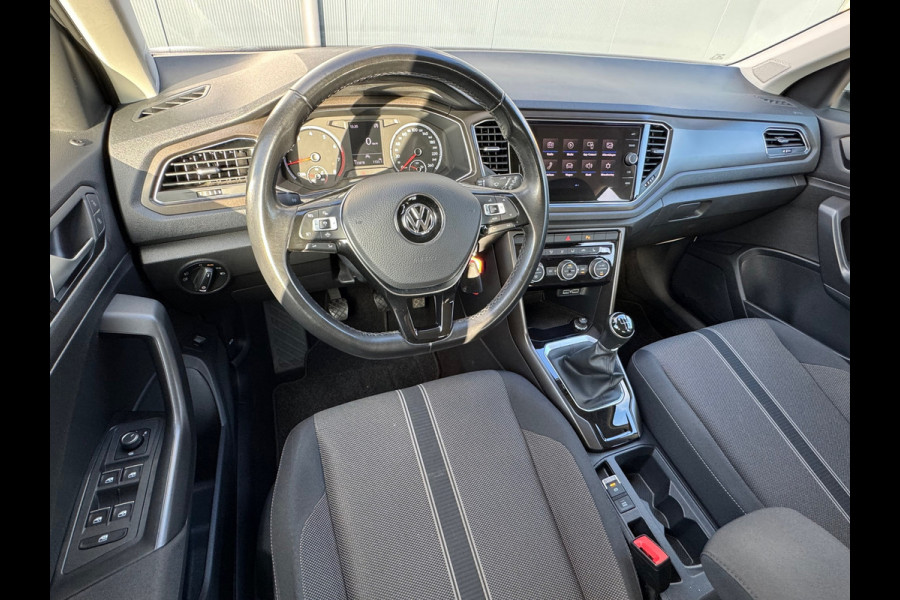 Volkswagen T-Roc 1.0 TSI Style * Navigatie * Stuurverwarming * Trekhaak * Full Led *