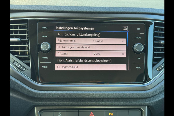 Volkswagen T-Roc 1.0 TSI Style * Navigatie * Stuurverwarming * Trekhaak * Full Led *