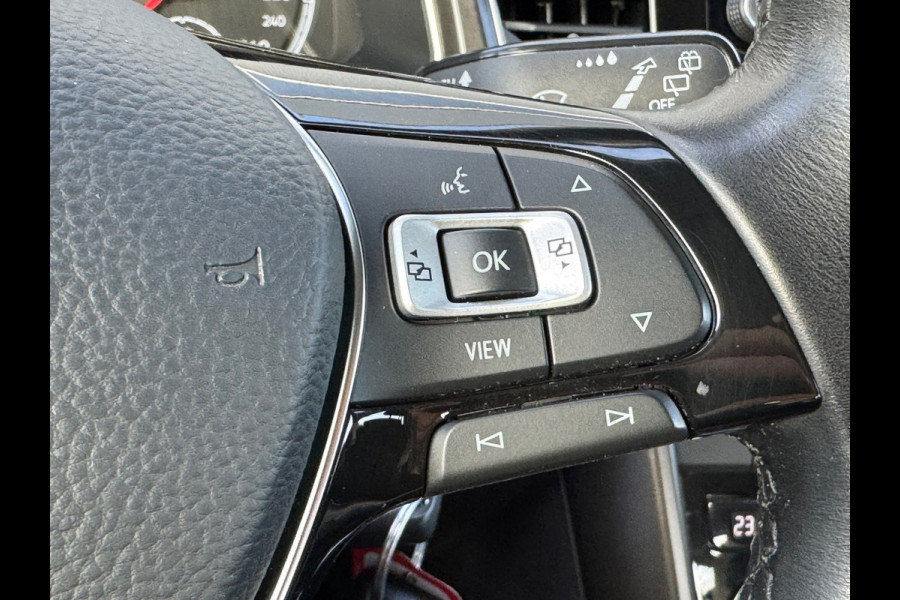 Volkswagen T-Roc 1.0 TSI Style * Navigatie * Stuurverwarming * Trekhaak * Full Led *