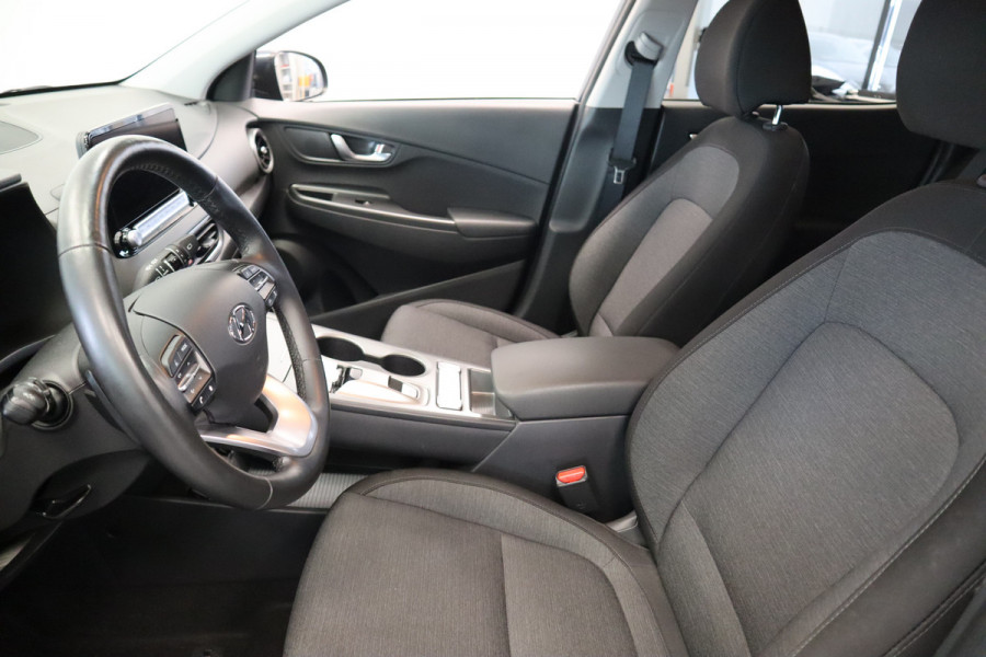 Hyundai Kona EV Fashion 64 kWh ACC Climate PDC Keyless LED 24 maanden garantie mogelijk (*vraag naar de voorwaarden)