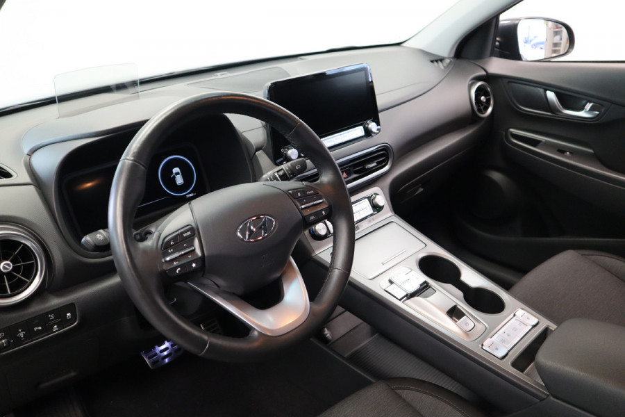 Hyundai Kona EV Fashion 64 kWh ACC Climate PDC Keyless LED 24 maanden garantie mogelijk (*vraag naar de voorwaarden)