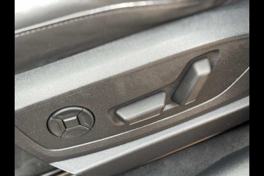 Audi e-tron E-tron 55 quattro advanced 95 kWh S-LINE, panoramadak,21 inch, 2 e eigenaar, nl auto met nationale auto pas