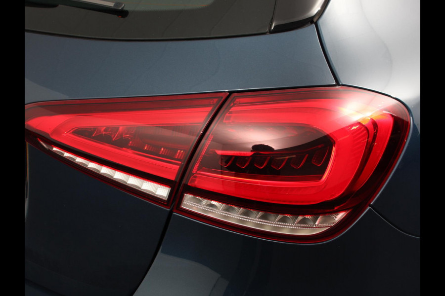 Mercedes-Benz A-Klasse 200 163pk DCT Progressive | DEMO ! | Navigatie Parkeersensoren Camera Cruise Control Stoelverwarming Ledverlichting Climate Control