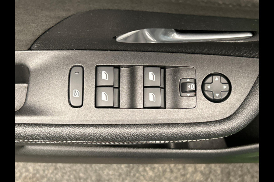 Opel Mokka-e Ultimate 50-kWh 11kw bl. Trekhaak Carplay Camera Adaptieve Cruise Control Stuur/Stoel Verwarming