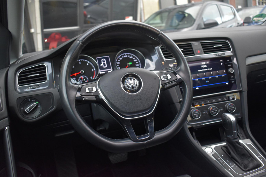 Volkswagen Golf 1.6 TDI Highline Business R Pano ACC Lane Elekstoel