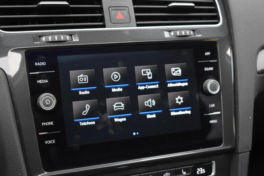 Volkswagen Golf 1.6 TDI Highline Business R Pano ACC Lane Elekstoel