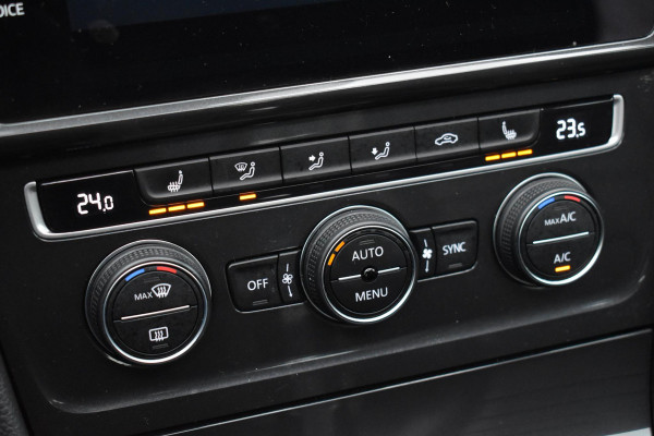 Volkswagen Golf 1.6 TDI Highline Business R Pano ACC Lane Elekstoel