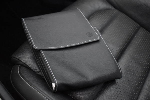 Volkswagen Golf 1.6 TDI Highline Business R Pano ACC Lane Elekstoel