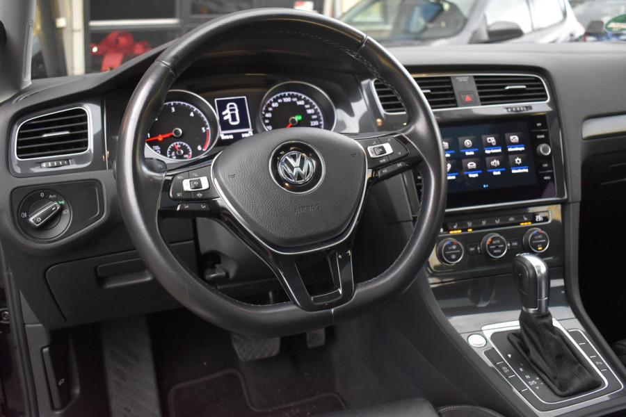 Volkswagen Golf 1.6 TDI Highline Business R Pano ACC Lane Elekstoel