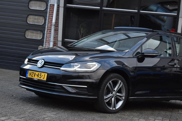 Volkswagen Golf 1.6 TDI Highline Business R Pano ACC Lane Elekstoel
