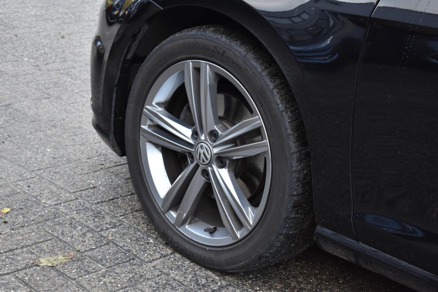 Volkswagen Golf 1.6 TDI Highline Business R Pano ACC Lane Elekstoel