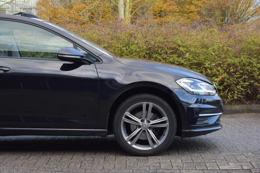 Volkswagen Golf 1.6 TDI Highline Business R Pano ACC Lane Elekstoel