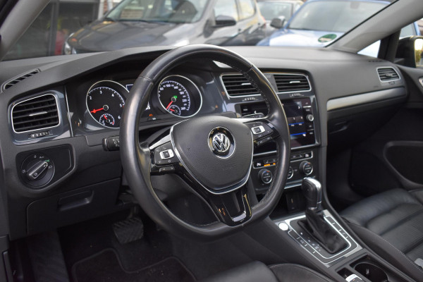 Volkswagen Golf 1.6 TDI Highline Business R Pano ACC Lane Elekstoel