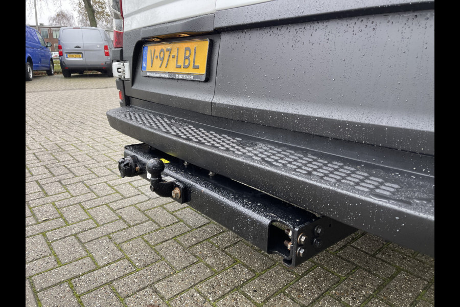 Iveco Daily 35S14V 2.3 410 L4H2 automaat / dubbel cabine 7 persoons / vaste prijs rijklaar € 29.950 ex btw / lease €/ cruise en climate control / trekhaak 3500 kg / euro 6 / bpm vrij