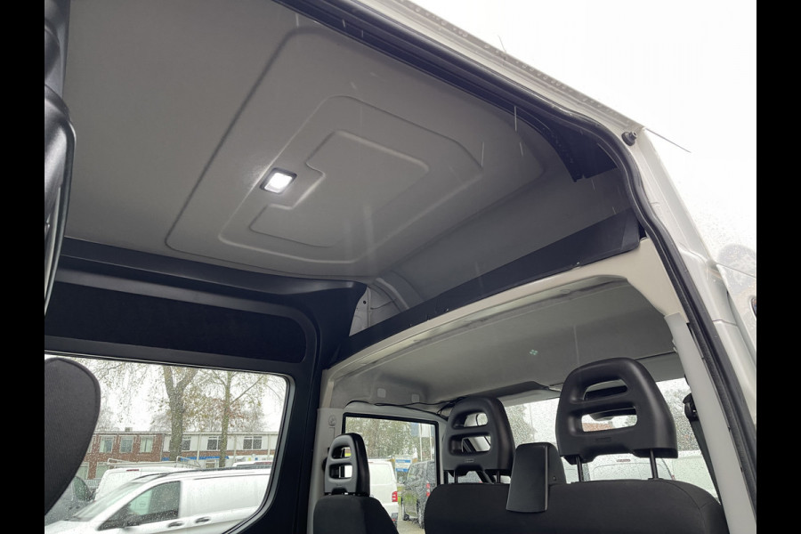 Iveco Daily 35S14V 2.3 410 L4H2 automaat / dubbel cabine 7 persoons / vaste prijs rijklaar € 29.950 ex btw / lease €/ cruise en climate control / trekhaak 3500 kg / euro 6 / bpm vrij