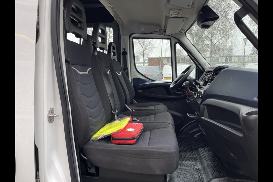 Iveco Daily 35S14V 2.3 410 L4H2 automaat / dubbel cabine 7 persoons / vaste prijs rijklaar € 29.950 ex btw / lease €/ cruise en climate control / trekhaak 3500 kg / euro 6 / bpm vrij