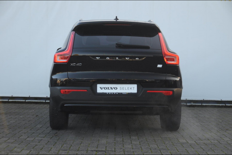Volvo XC40 T4 211PK Automaat Plus Dark / Elektrische stoelen met geheugen / stuur - en stoelverwarming / Cruise control / Harman kardon audio / elektrische achterklep / Parkeersensoren met camers