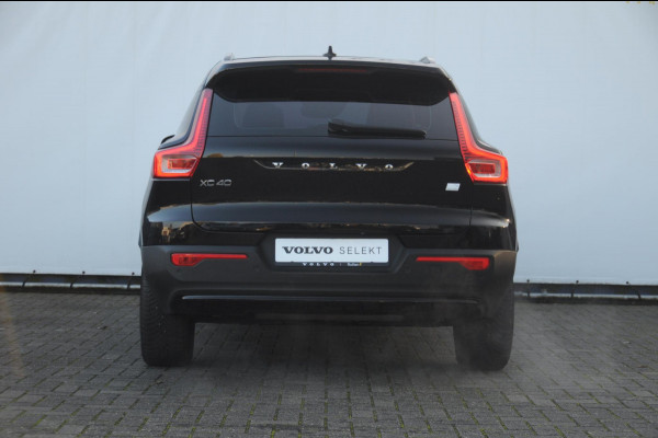 Volvo XC40 T4 211PK Automaat Plus Dark / Elektrische stoelen met geheugen / stuur - en stoelverwarming / Cruise control / Harman kardon audio / elektrische achterklep / Parkeersensoren met camers