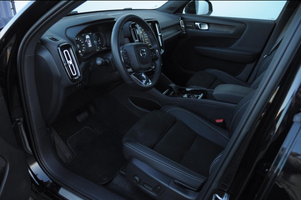 Volvo XC40 T4 211PK Automaat Plus Dark / Elektrische stoelen met geheugen / stuur - en stoelverwarming / Cruise control / Harman kardon audio / elektrische achterklep / Parkeersensoren met camers