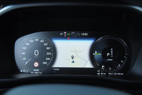 Volvo XC40 T4 211PK Automaat Plus Dark / Elektrische stoelen met geheugen / stuur - en stoelverwarming / Cruise control / Harman kardon audio / elektrische achterklep / Parkeersensoren met camers