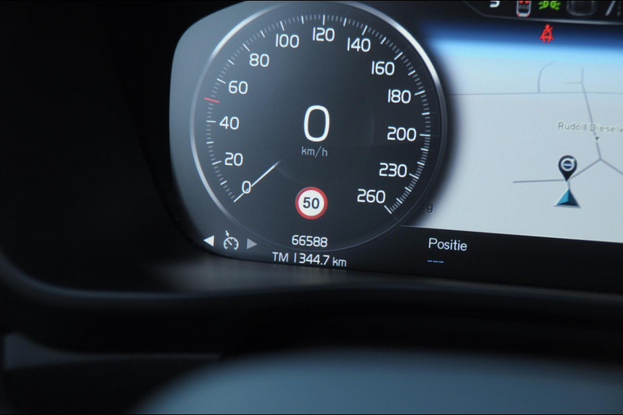 Volvo XC40 T4 211PK Automaat Plus Dark / Elektrische stoelen met geheugen / stuur - en stoelverwarming / Cruise control / Harman kardon audio / elektrische achterklep / Parkeersensoren met camers