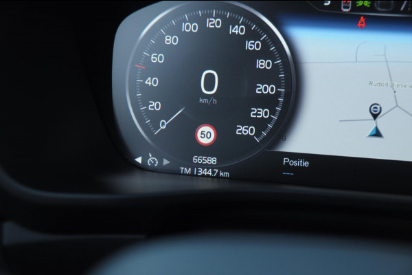 Volvo XC40 T4 211PK Automaat Plus Dark / Elektrische stoelen met geheugen / stuur - en stoelverwarming / Cruise control / Harman kardon audio / elektrische achterklep / Parkeersensoren met camers