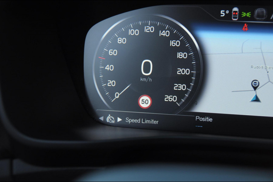 Volvo XC40 T4 211PK Automaat Plus Dark / Elektrische stoelen met geheugen / stuur - en stoelverwarming / Cruise control / Harman kardon audio / elektrische achterklep / Parkeersensoren met camers