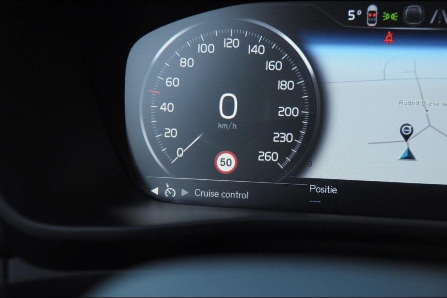 Volvo XC40 T4 211PK Automaat Plus Dark / Elektrische stoelen met geheugen / stuur - en stoelverwarming / Cruise control / Harman kardon audio / elektrische achterklep / Parkeersensoren met camers