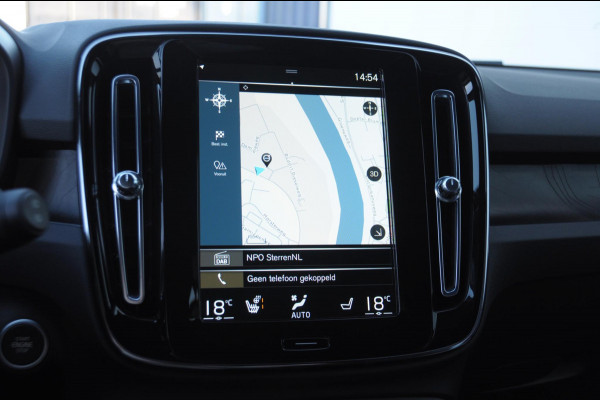 Volvo XC40 T4 211PK Automaat Plus Dark / Elektrische stoelen met geheugen / stuur - en stoelverwarming / Cruise control / Harman kardon audio / elektrische achterklep / Parkeersensoren met camers