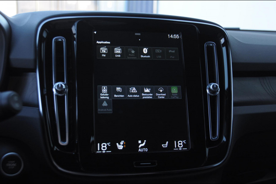 Volvo XC40 T4 211PK Automaat Plus Dark / Elektrische stoelen met geheugen / stuur - en stoelverwarming / Cruise control / Harman kardon audio / elektrische achterklep / Parkeersensoren met camers