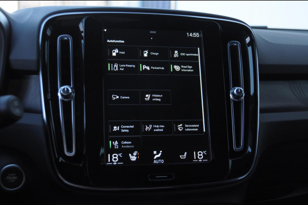 Volvo XC40 T4 211PK Automaat Plus Dark / Elektrische stoelen met geheugen / stuur - en stoelverwarming / Cruise control / Harman kardon audio / elektrische achterklep / Parkeersensoren met camers