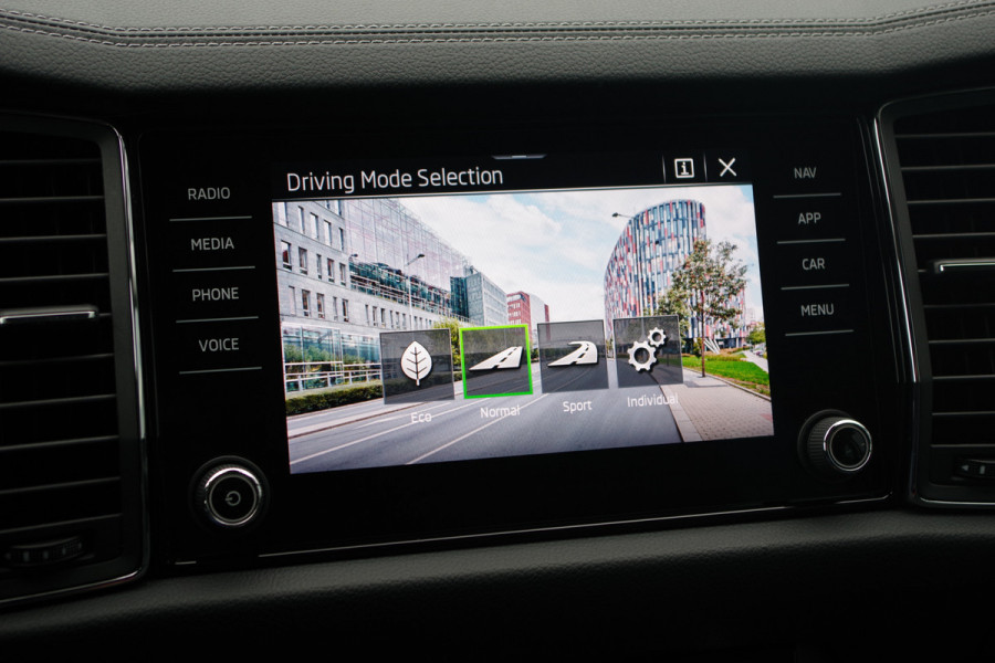 Škoda Kodiaq 1.5 TSI 150 PK Automaat Business Edition Plus, Leder, Canton Sound, Camera, 4 x Stoelverwarming