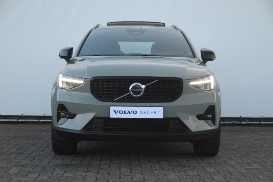 Volvo XC40 B3 177PK Automaat Ultimate Dark / Panoramadak / Adaptive cruise control / Elektrische stoelen / Harman Kardon audio / Pilot assist / BLIS / Stoel en stuur verwarming / Elektrische achterklep / Parkeersensoren met camera / Google infotainment