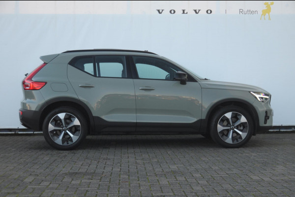Volvo XC40 B3 177PK Automaat Ultimate Dark / Panoramadak / Adaptive cruise control / Elektrische stoelen / Harman Kardon audio / Pilot assist / BLIS / Stoel en stuur verwarming / Elektrische achterklep / Parkeersensoren met camera / Google infotainment