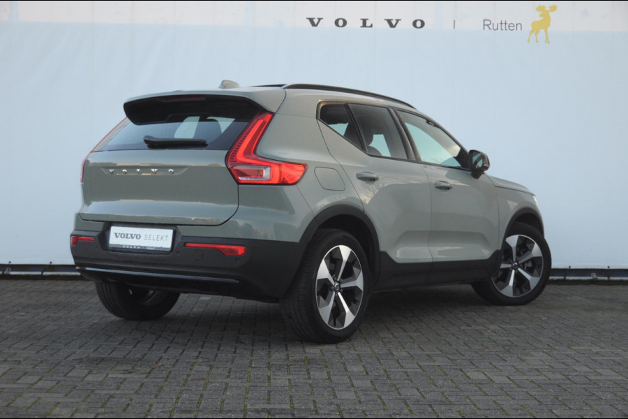 Volvo XC40 B3 177PK Automaat Ultimate Dark / Panoramadak / Adaptive cruise control / Elektrische stoelen / Harman Kardon audio / Pilot assist / BLIS / Stoel en stuur verwarming / Elektrische achterklep / Parkeersensoren met camera / Google infotainment