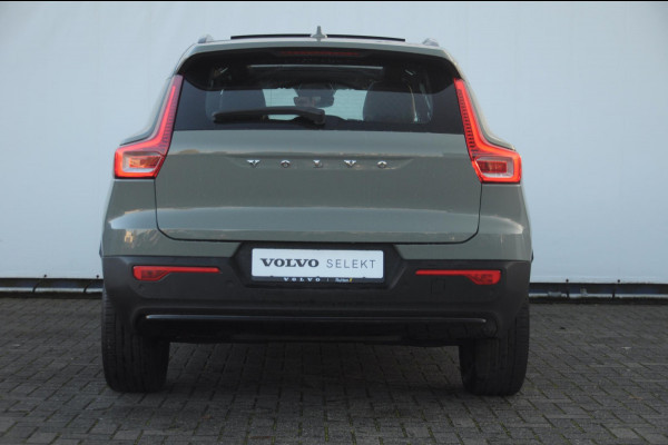 Volvo XC40 B3 177PK Automaat Ultimate Dark / Panoramadak / Adaptive cruise control / Elektrische stoelen / Harman Kardon audio / Pilot assist / BLIS / Stoel en stuur verwarming / Elektrische achterklep / Parkeersensoren met camera / Google infotainment
