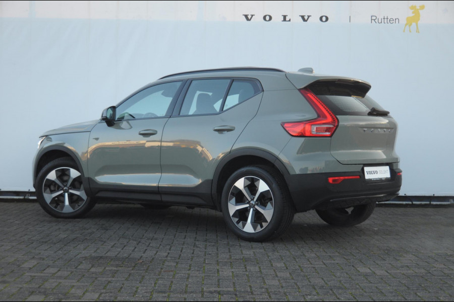 Volvo XC40 B3 177PK Automaat Ultimate Dark / Panoramadak / Adaptive cruise control / Elektrische stoelen / Harman Kardon audio / Pilot assist / BLIS / Stoel en stuur verwarming / Elektrische achterklep / Parkeersensoren met camera / Google infotainment
