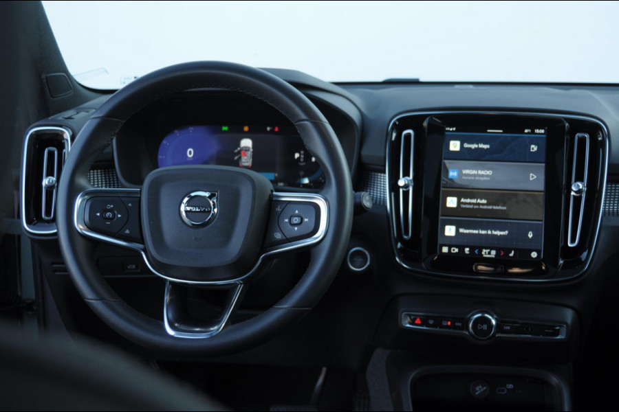 Volvo XC40 B3 177PK Automaat Ultimate Dark / Panoramadak / Adaptive cruise control / Elektrische stoelen / Harman Kardon audio / Pilot assist / BLIS / Stoel en stuur verwarming / Elektrische achterklep / Parkeersensoren met camera / Google infotainment