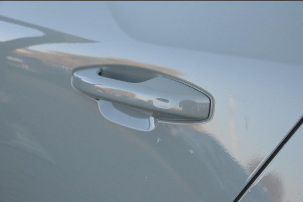 Volvo XC40 B3 177PK Automaat Ultimate Dark / Panoramadak / Adaptive cruise control / Elektrische stoelen / Harman Kardon audio / Pilot assist / BLIS / Stoel en stuur verwarming / Elektrische achterklep / Parkeersensoren met camera / Google infotainment