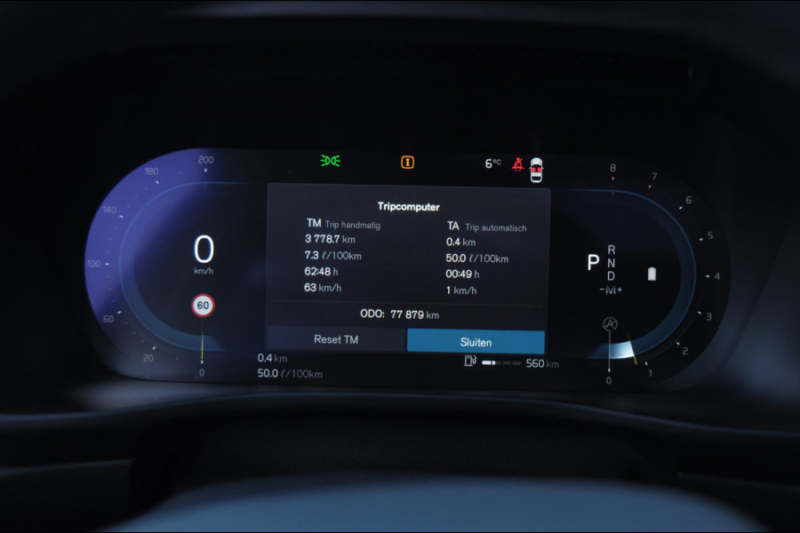 Volvo XC40 B3 177PK Automaat Ultimate Dark / Panoramadak / Adaptive cruise control / Elektrische stoelen / Harman Kardon audio / Pilot assist / BLIS / Stoel en stuur verwarming / Elektrische achterklep / Parkeersensoren met camera / Google infotainment