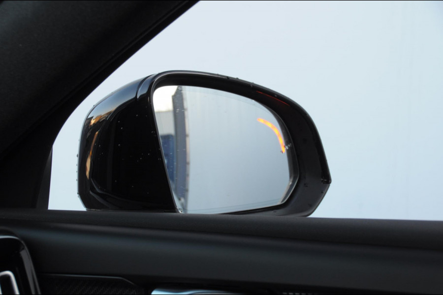 Volvo XC40 B3 177PK Automaat Ultimate Dark / Panoramadak / Adaptive cruise control / Elektrische stoelen / Harman Kardon audio / Pilot assist / BLIS / Stoel en stuur verwarming / Elektrische achterklep / Parkeersensoren met camera / Google infotainment