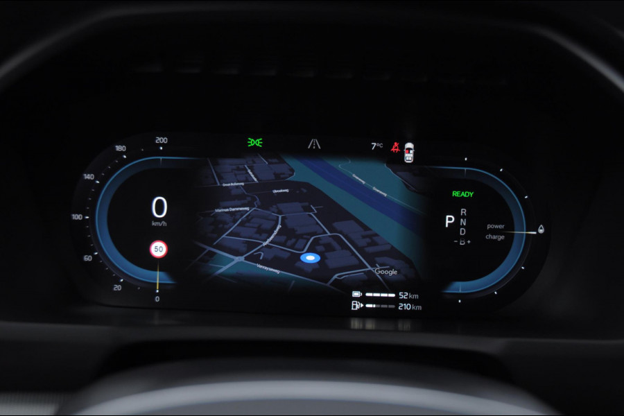 Volvo XC40 B3 177PK Automaat Ultimate Dark / Panoramadak / Adaptive cruise control / Elektrische stoelen / Harman Kardon audio / Pilot assist / BLIS / Stoel en stuur verwarming / Elektrische achterklep / Parkeersensoren met camera / Google infotainment