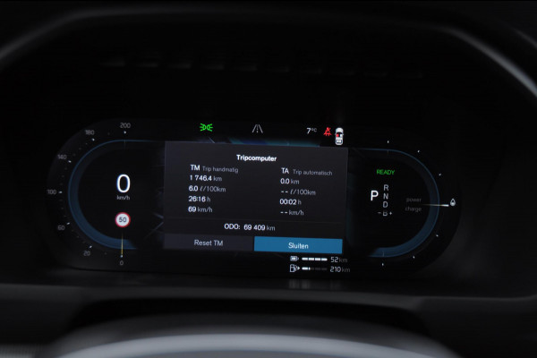 Volvo XC40 B3 177PK Automaat Ultimate Dark / Panoramadak / Adaptive cruise control / Elektrische stoelen / Harman Kardon audio / Pilot assist / BLIS / Stoel en stuur verwarming / Elektrische achterklep / Parkeersensoren met camera / Google infotainment