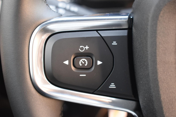 Volvo EX40 252PK Single Motor Extended Range 82 kWh Plus / Lounge Pakket / Extra getint glas / 360 Camera / 20'' velgen / Panoramadak / Zwart dak / Harman Kardon / Microtech/Nubuck