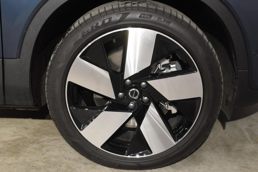 Volvo EX40 252PK Single Motor Extended Range 82 kWh Plus / Lounge Pakket / Extra getint glas / 360 Camera / 20'' velgen / Panoramadak / Zwart dak / Harman Kardon / Microtech/Nubuck