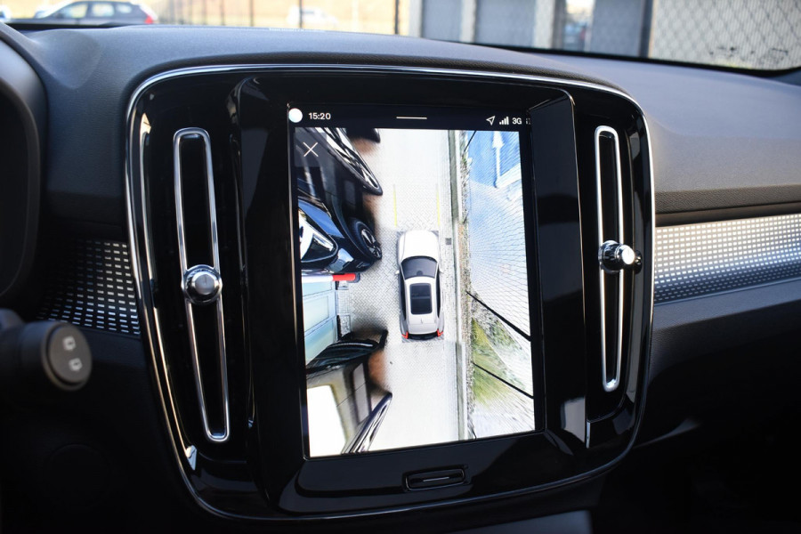 Volvo EX40 252PK Single Motor Extended Range 82 kWh Plus / Lounge Pakket / Extra getint glas / 360 Camera / 20'' velgen / Panoramadak / Zwart dak / Harman Kardon / Microtech/Nubuck