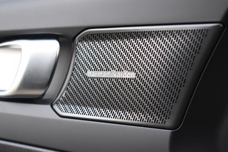 Volvo EX40 252PK Single Motor Extended Range 82 kWh Plus / Lounge Pakket / Extra getint glas / 360 Camera / 20'' velgen / Panoramadak / Zwart dak / Harman Kardon / Microtech/Nubuck