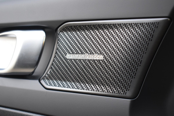 Volvo EX40 252PK Single Motor Extended Range 82 kWh Plus / Lounge Pakket / Extra getint glas / 360 Camera / 20'' velgen / Panoramadak / Zwart dak / Harman Kardon / Microtech/Nubuck