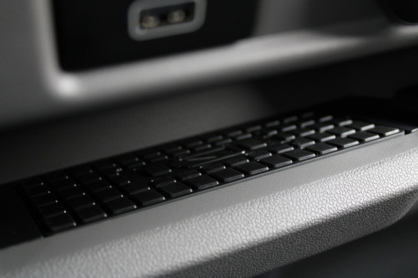 Ford Transit Custom 320 2.0 TDCI L1H1 Sport 170pk - 2x Schuifdeur - 19" LM velgen - ACC - Blind spot - Navi - Camera - Verwarmd stuur - 70l tank - R