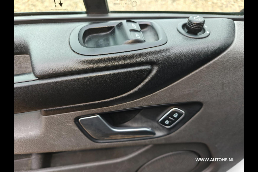 Ford Transit Custom 300 2.0 TDCI L2H1 Euro 6 , Camera , navi , apk okt 2026 , Distributie vervangen , nette bus.